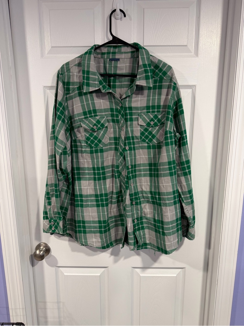 Women’s Green Plaid Button-Down Shirt